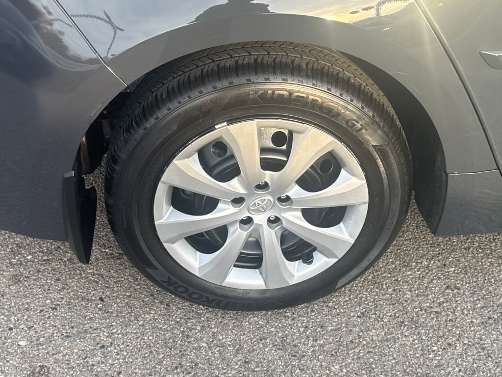 Used 2025 Toyota Corolla LE image 40