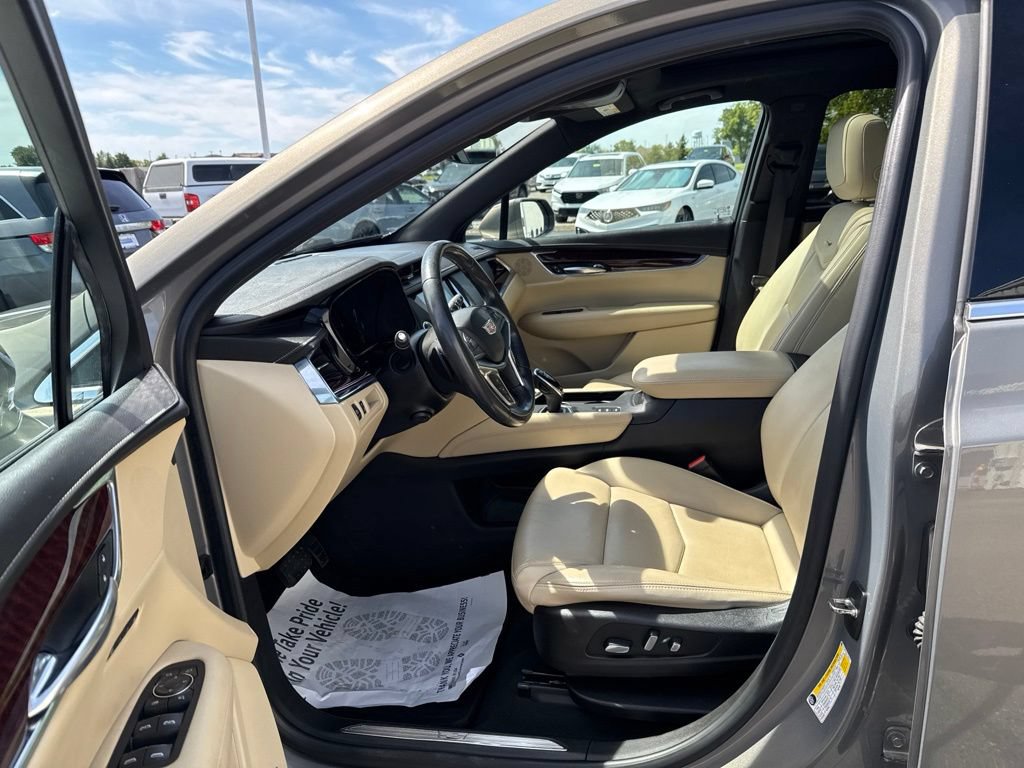 Used 2018 Cadillac XT5 Luxury w/ Driver Awareness Package AWD/4WD image 33