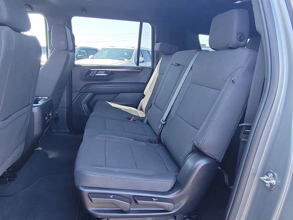Used 2026 Chevrolet Suburban LS RWD image 24