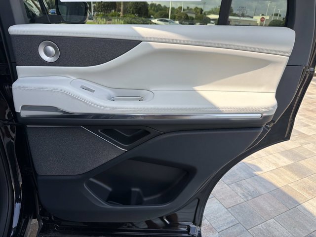 New 2026 Lincoln Navigator Reserve AWD/4WD image 21