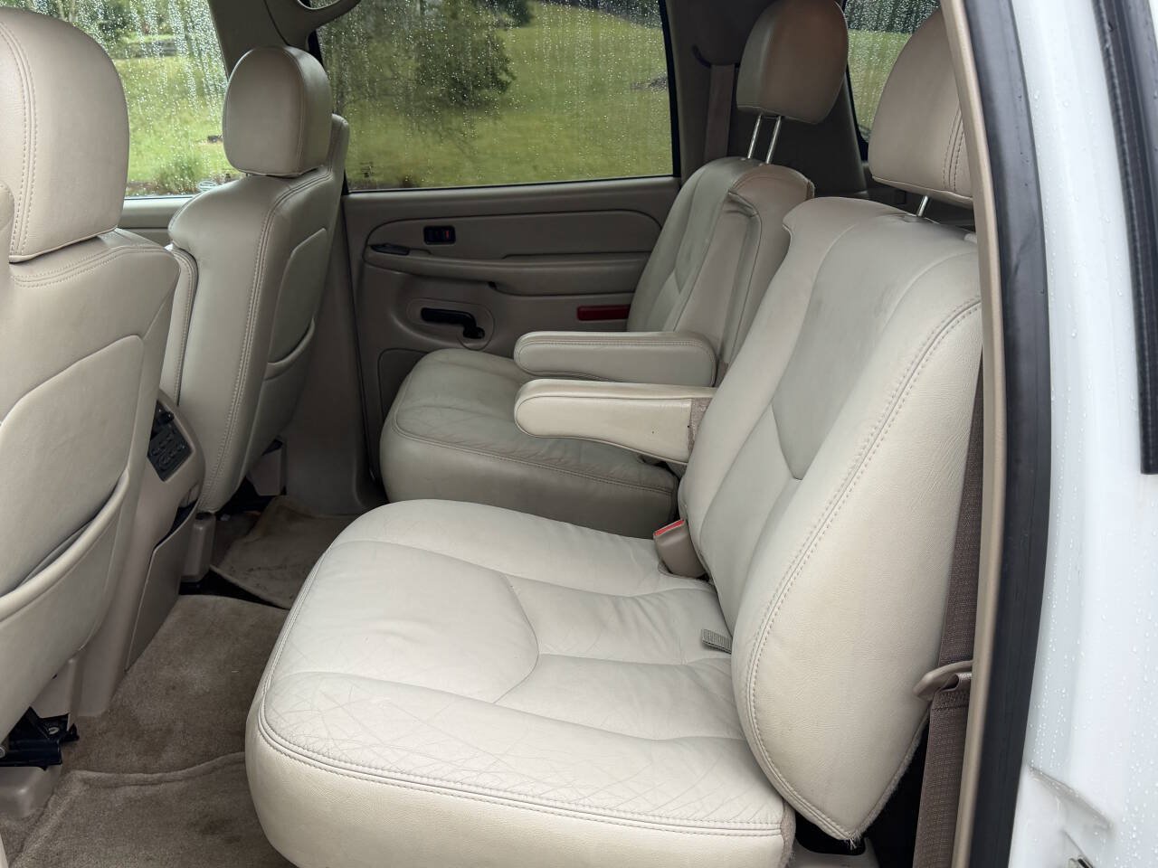 Used 2004 Chevrolet Suburban 2500 LT w/ Preferred Equipment Group AWD/4WD image 37