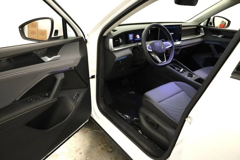 New 2026 Volkswagen Tiguan SE AWD/4WD image 9