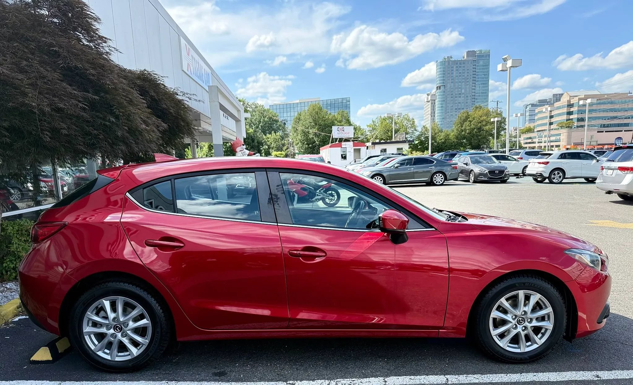 Used 2016 MAZDA MAZDA3 i Touring w/ Popular Equipment Package FWD image 8
