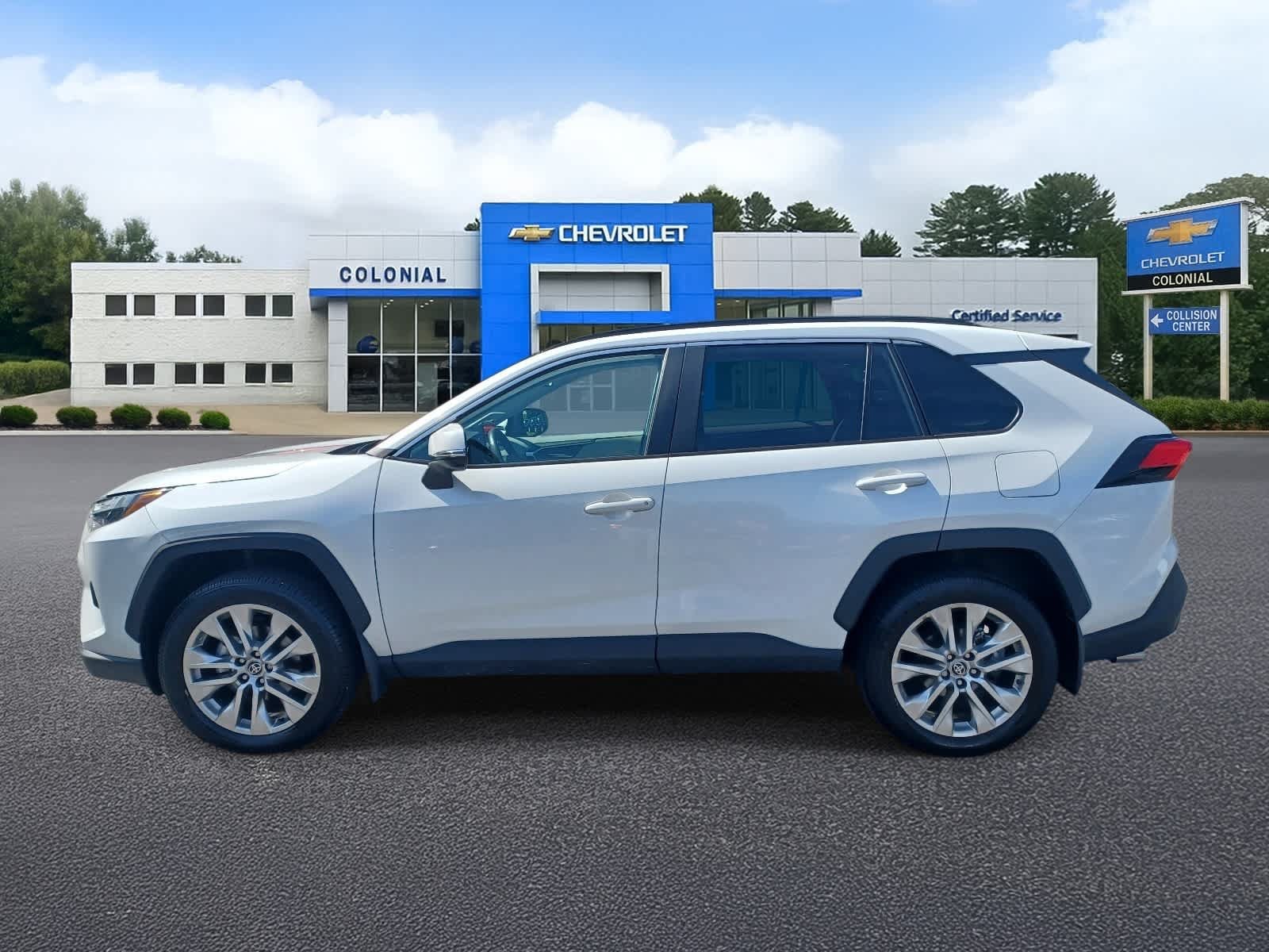 Used 2025 Toyota RAV4 XLE Premium w/ Weather Package AWD/4WD image 6