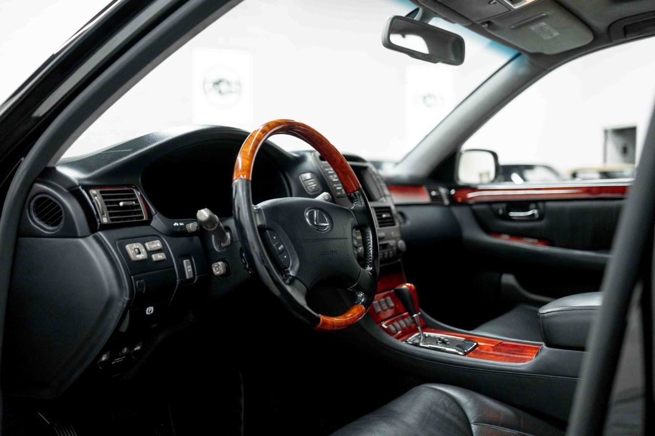 Used 2004 Lexus LS 430 RWD image 2