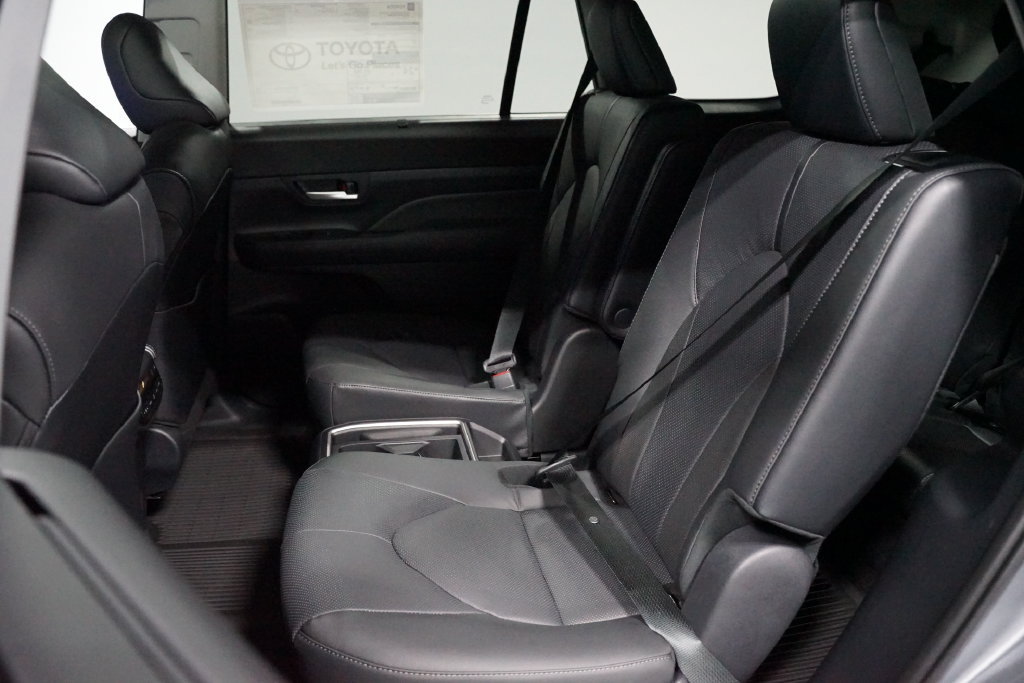 New 2026 Toyota Grand Highlander FWD image 30