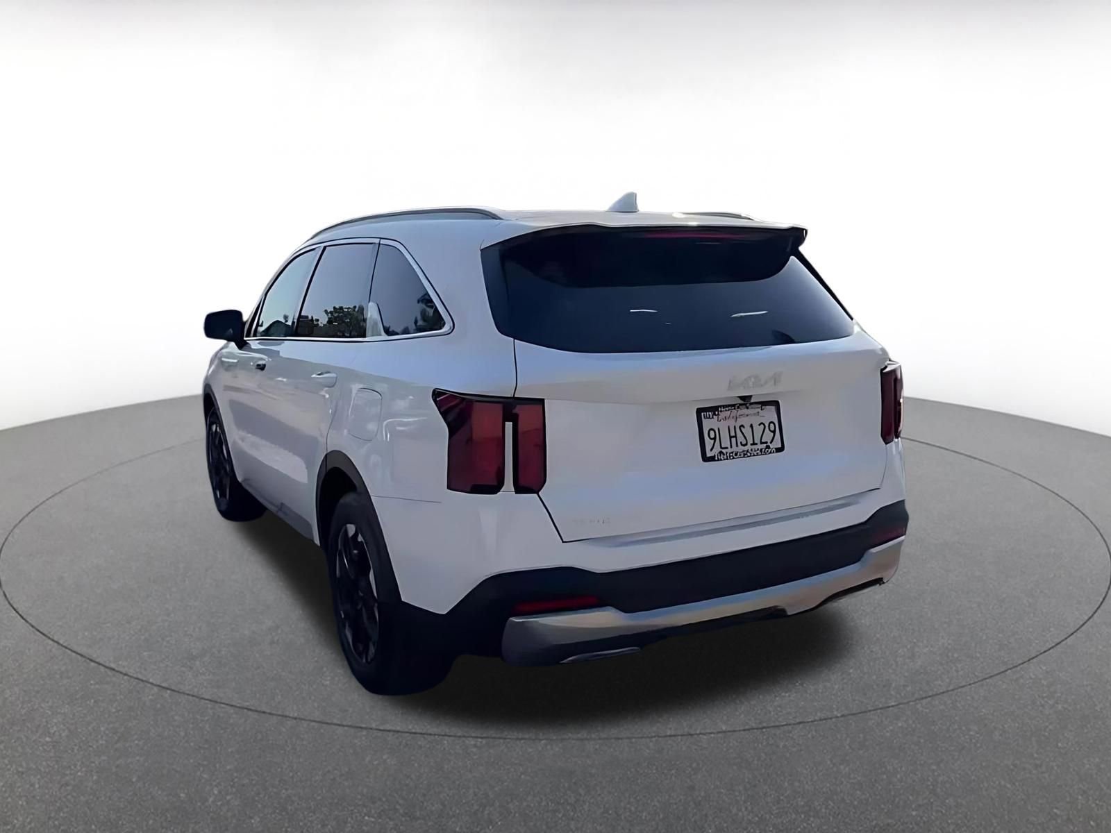 Used 2024 Kia Sorento S FWD image 11