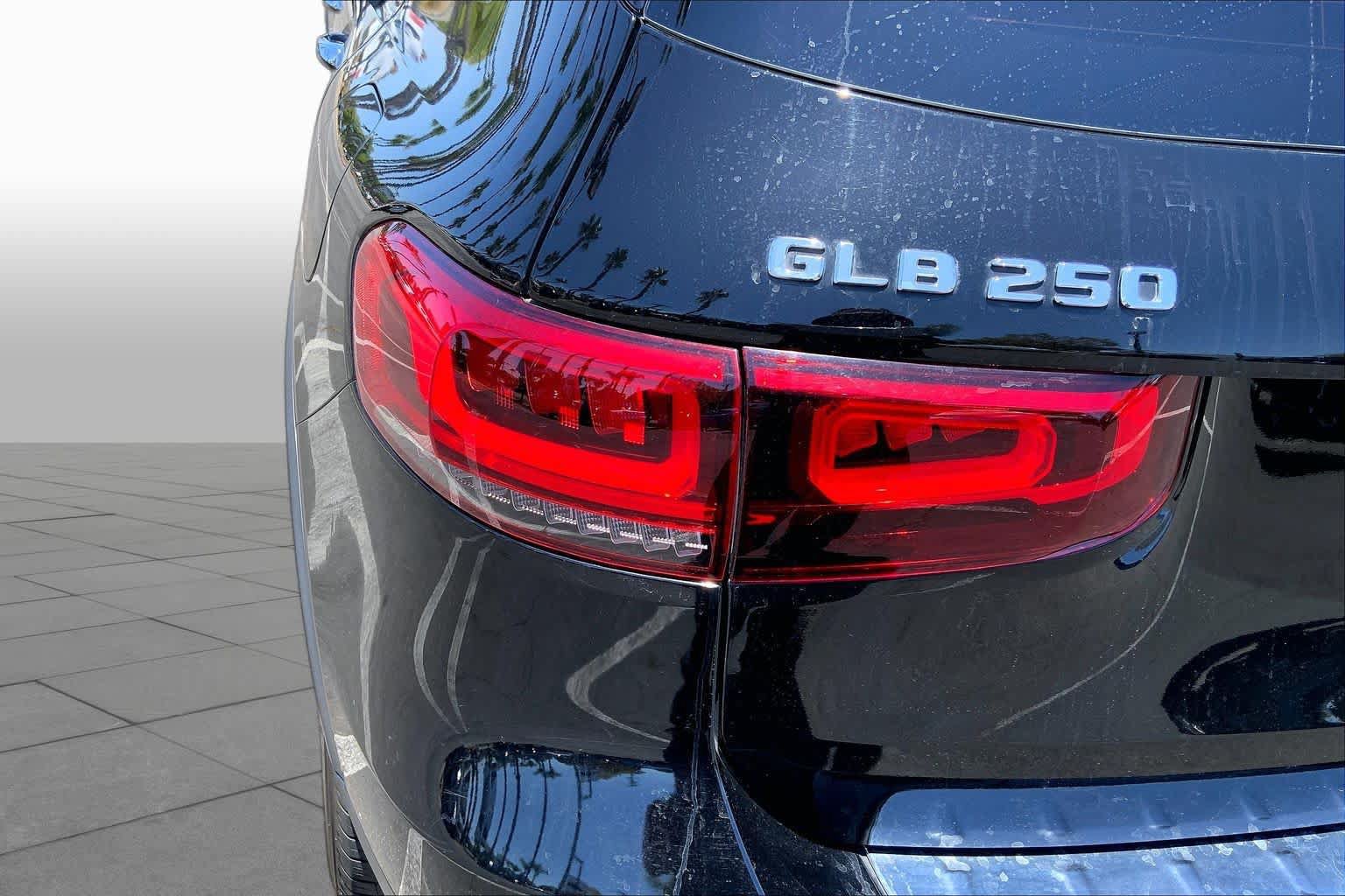 Used 2021 Mercedes-Benz GLB 250 4MATIC image 28