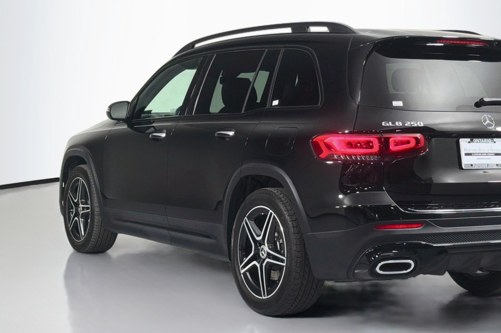 Used 2023 Mercedes-Benz GLB 250 4MATIC image 16