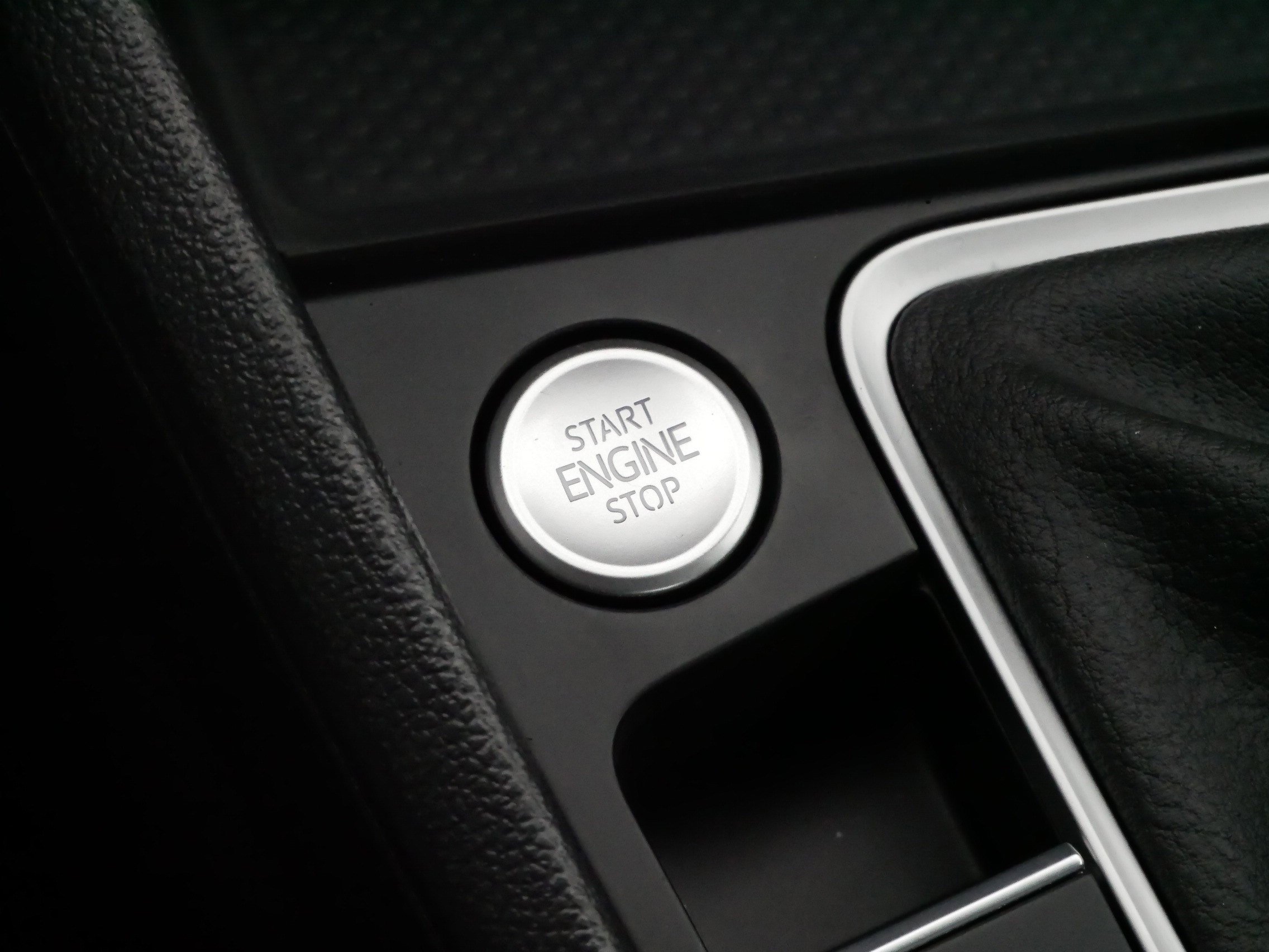 Certified 2025 Volkswagen Jetta SEL image 28