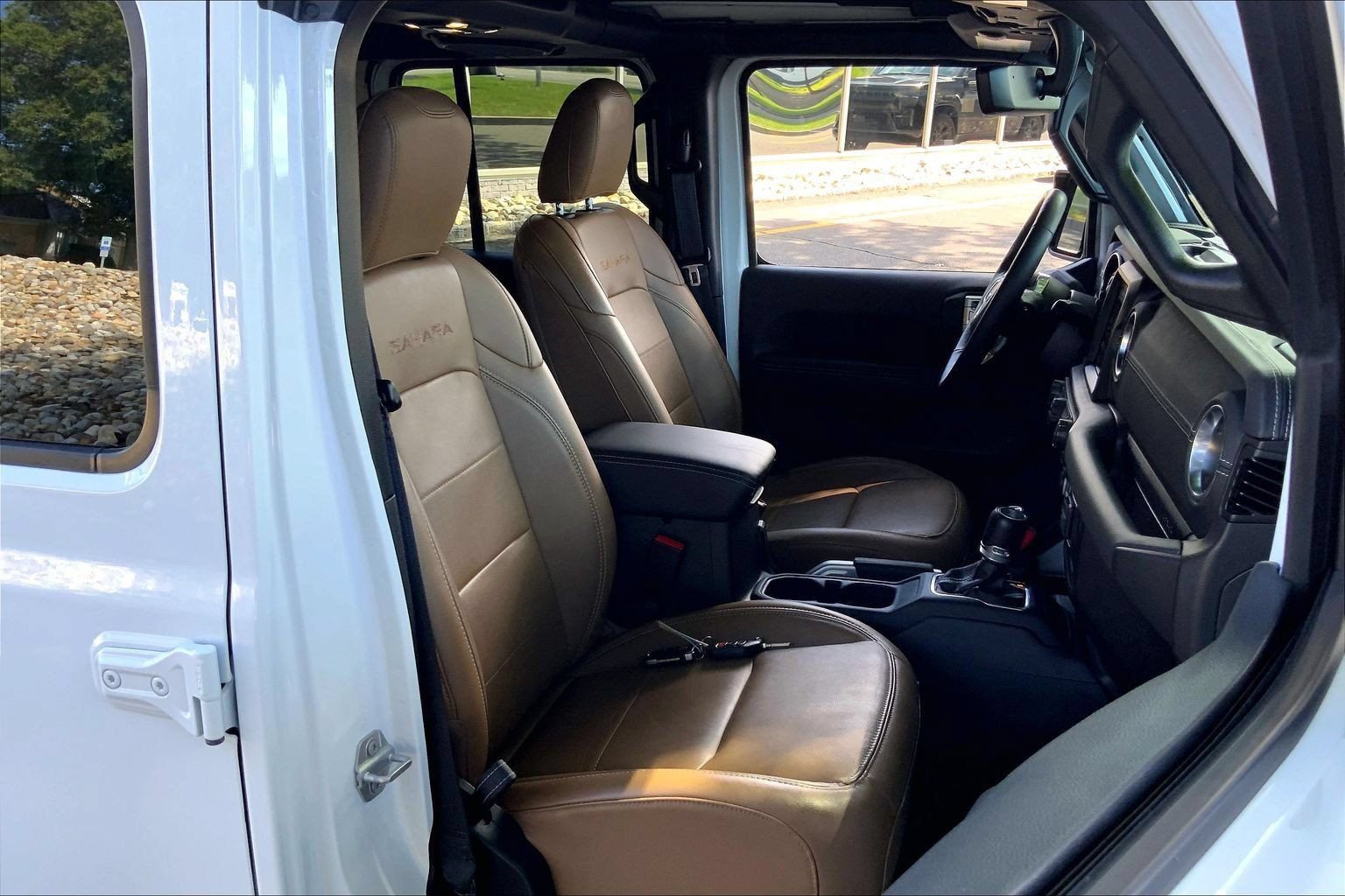 Used 2022 Jeep Wrangler Unlimited Sahara w/ Cold Weather Group AWD/4WD image 6