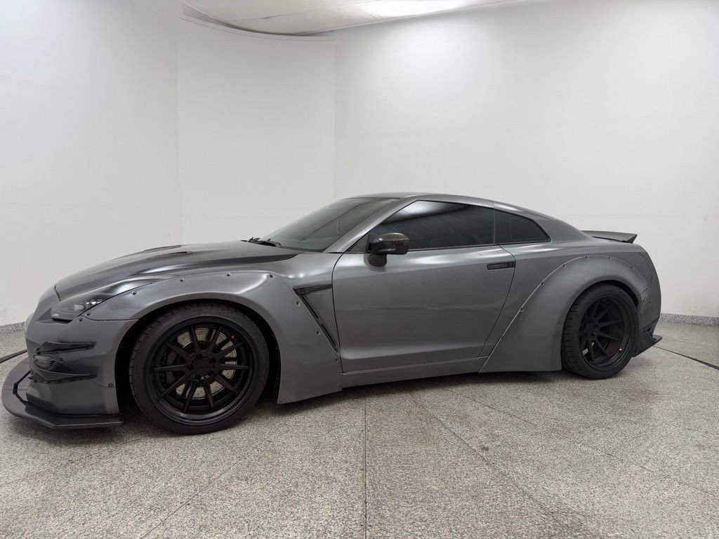 Used 2015 Nissan GT-R Black Edition AWD/4WD image 4