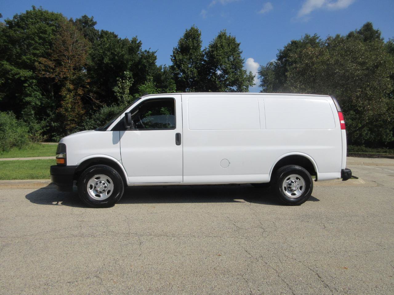 Used 2021 Chevrolet Express 2500 w/ Driver Convenience Package RWD image 22