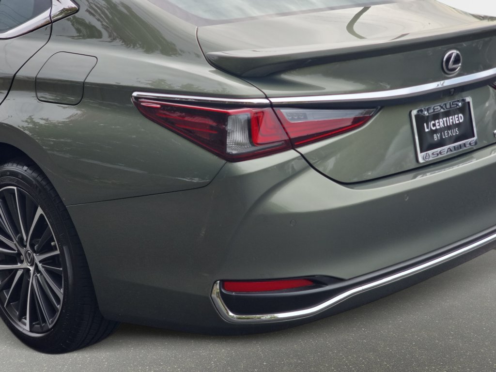 Used 2025 Lexus ES 300h w/ Premium Package FWD image 37