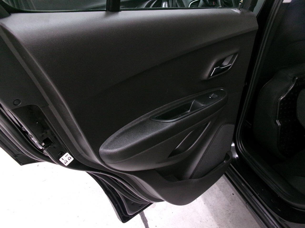 Used 2018 Chevrolet Trax LS image 22