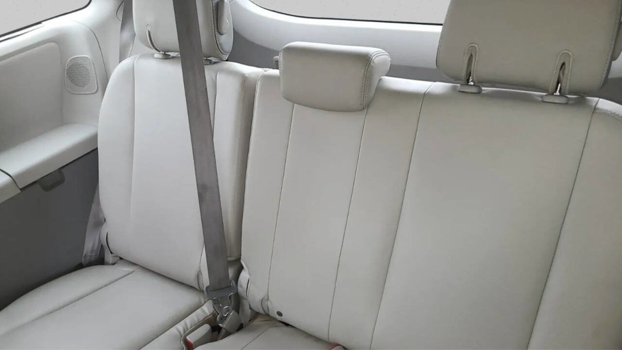 Used 2013 Toyota Sienna Limited image 9