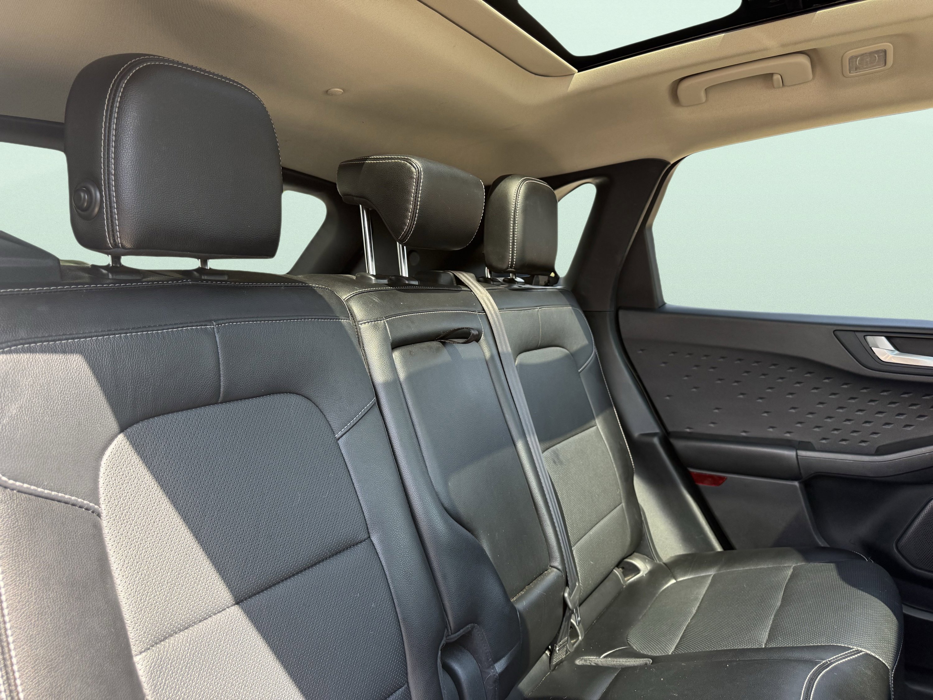 Used 2020 Ford Escape Titanium image 44