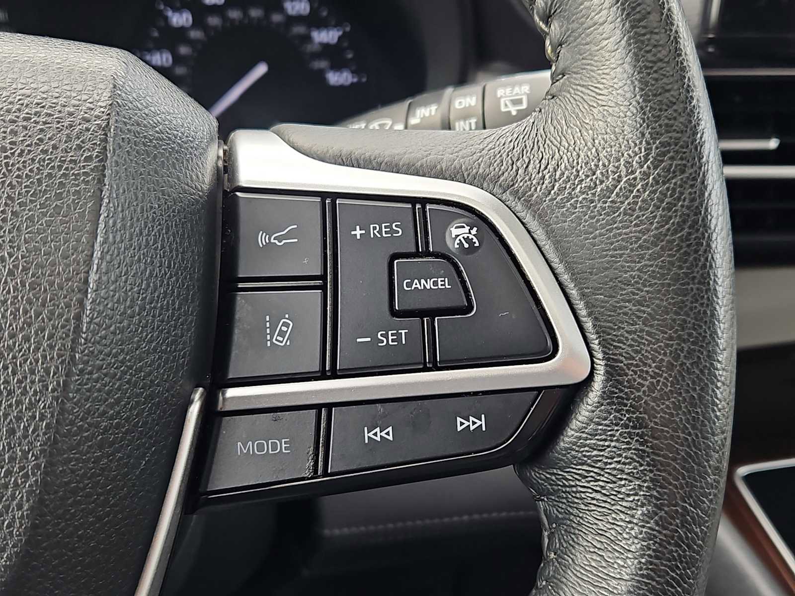 Used 2023 Toyota Sienna XLE w/ XLE Plus Package image 28