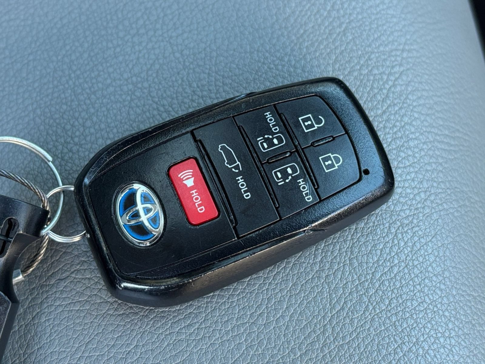Used 2025 Toyota Sienna XLE FWD image 20