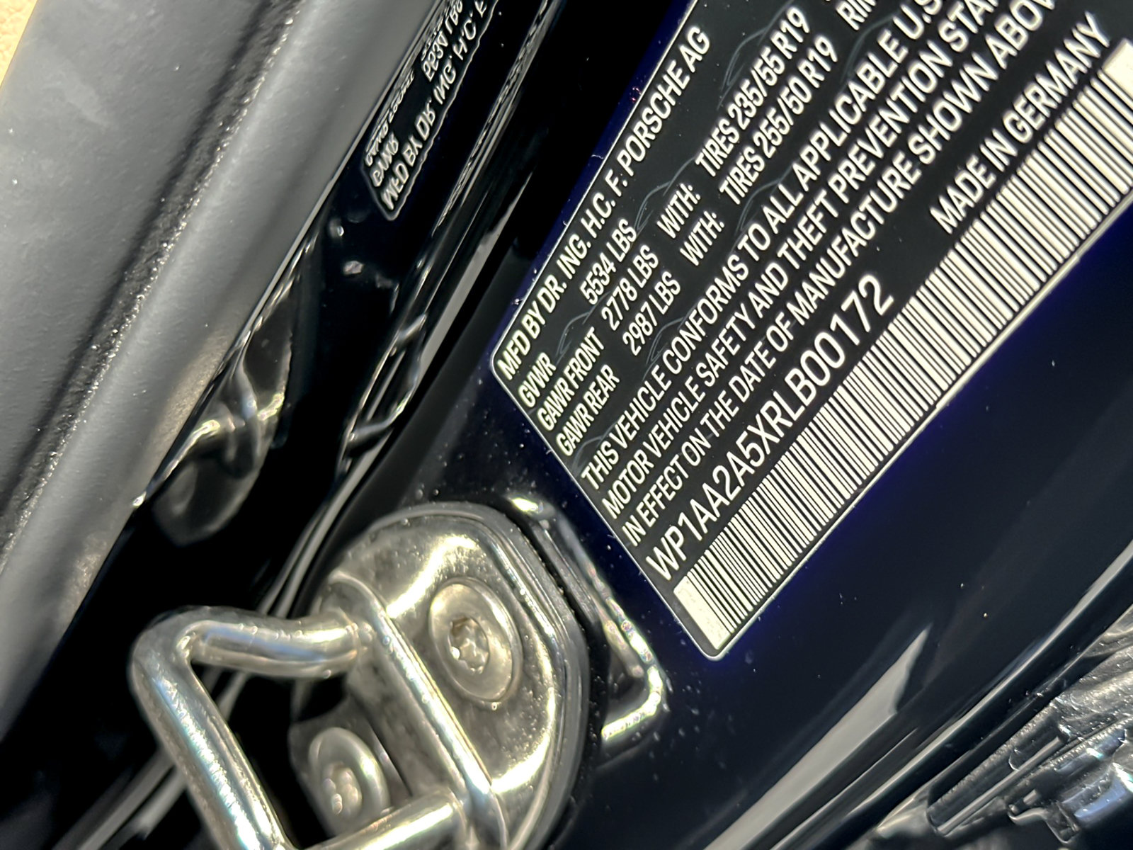 Used 2024 Porsche Macan AWD/4WD image 29