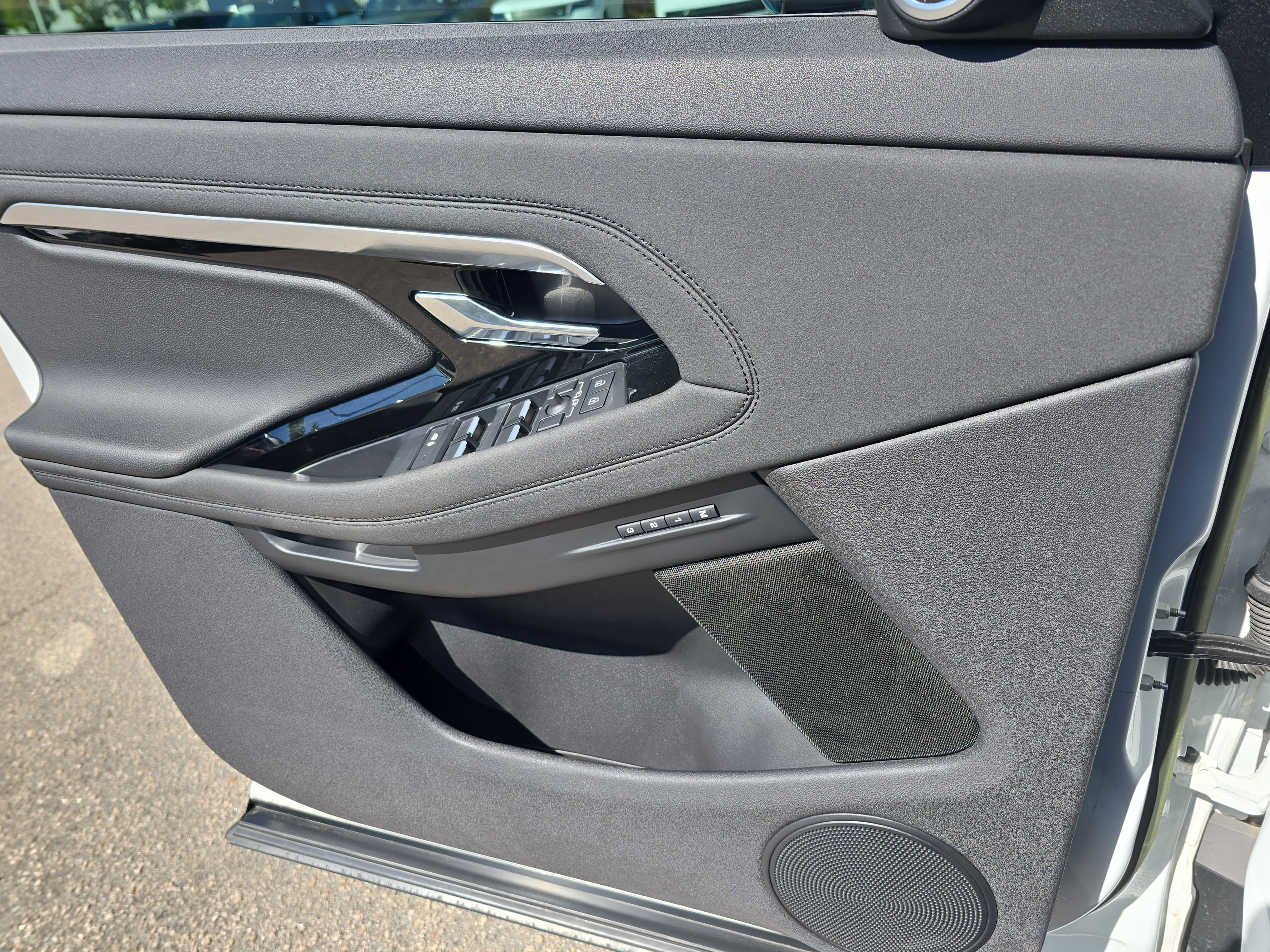 Certified 2023 Land Rover Range Rover Evoque SE image 27