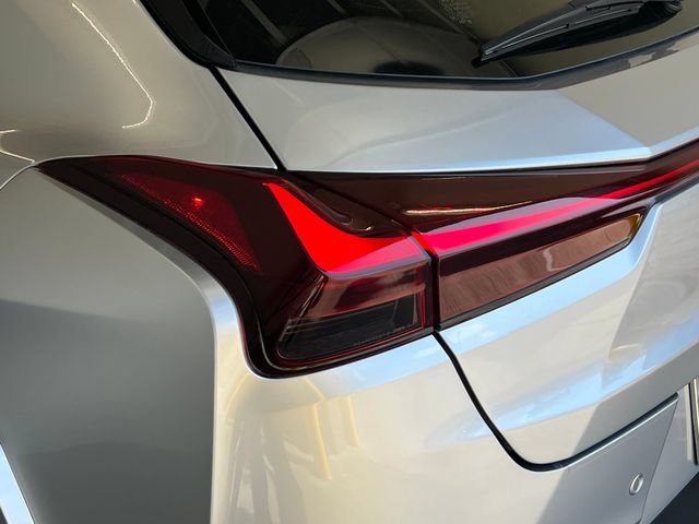Used 2025 Lexus UX 300h FWD w/ Accessory Package (Z2) image 15