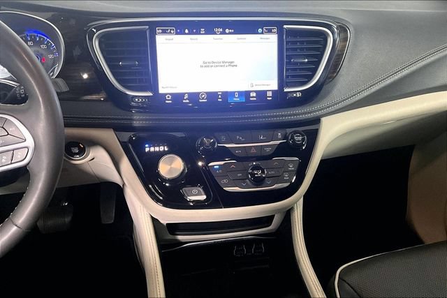 Used 2023 Chrysler Pacifica Limited FWD image 6