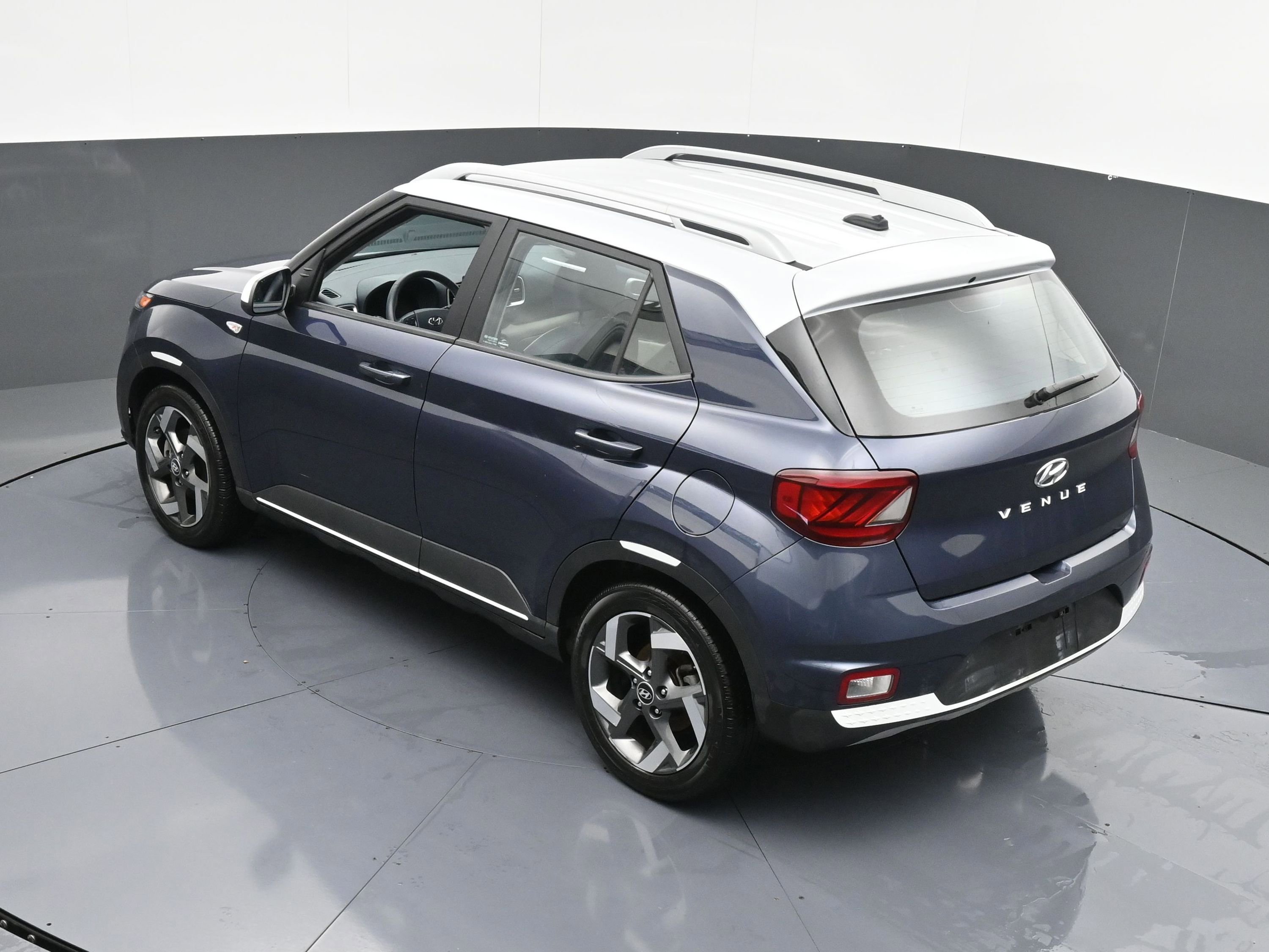 Used 2023 Hyundai Venue Limited w/ Cargo Package image 34