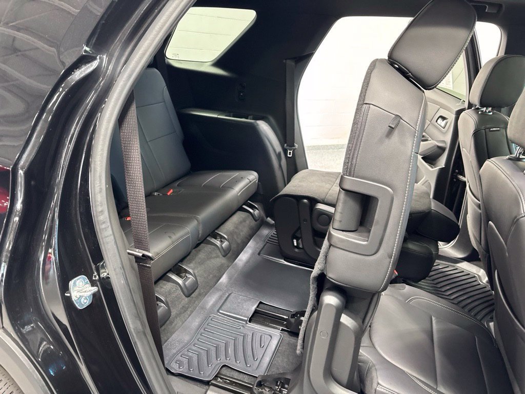 Used 2023 Chevrolet Traverse LT w/ LT Premium Package AWD/4WD image 45