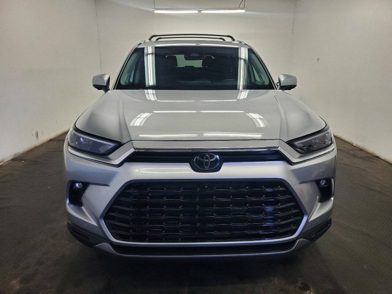 Used 2024 Toyota Grand Highlander AWD image 2