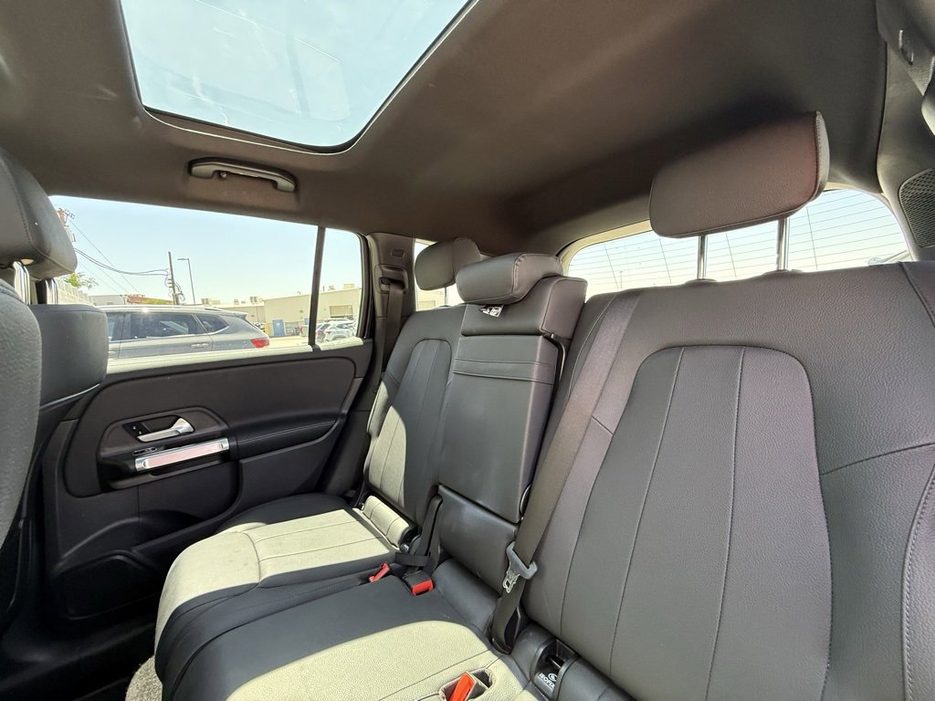 Used 2025 Mercedes-Benz GLB 250 4MATIC image 6
