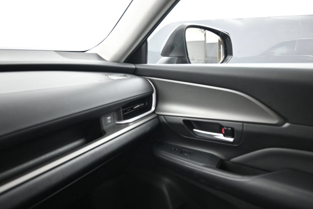Used 2024 Toyota Grand Highlander AWD image 11