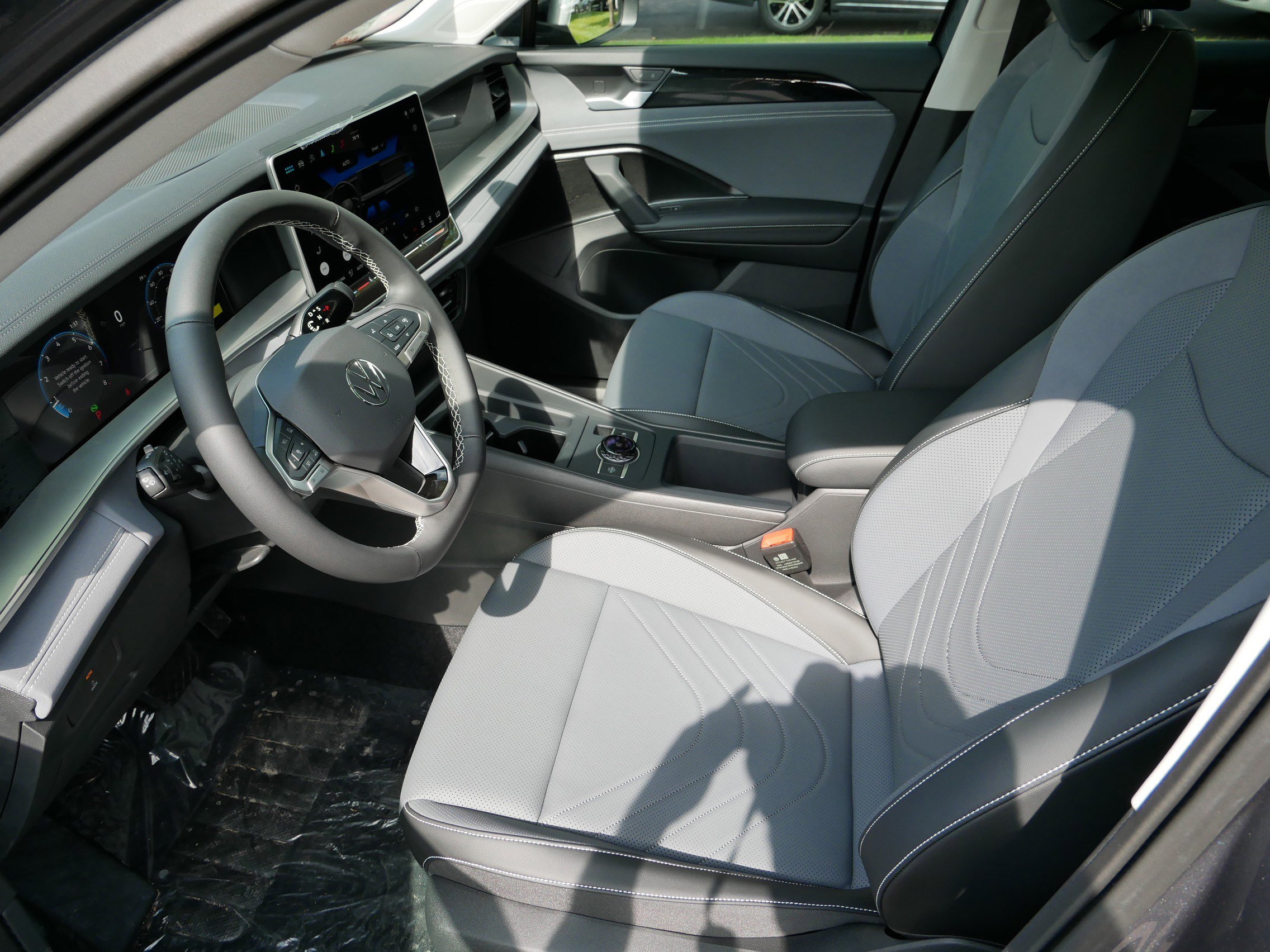 New 2025 Volkswagen Tiguan SE image 7