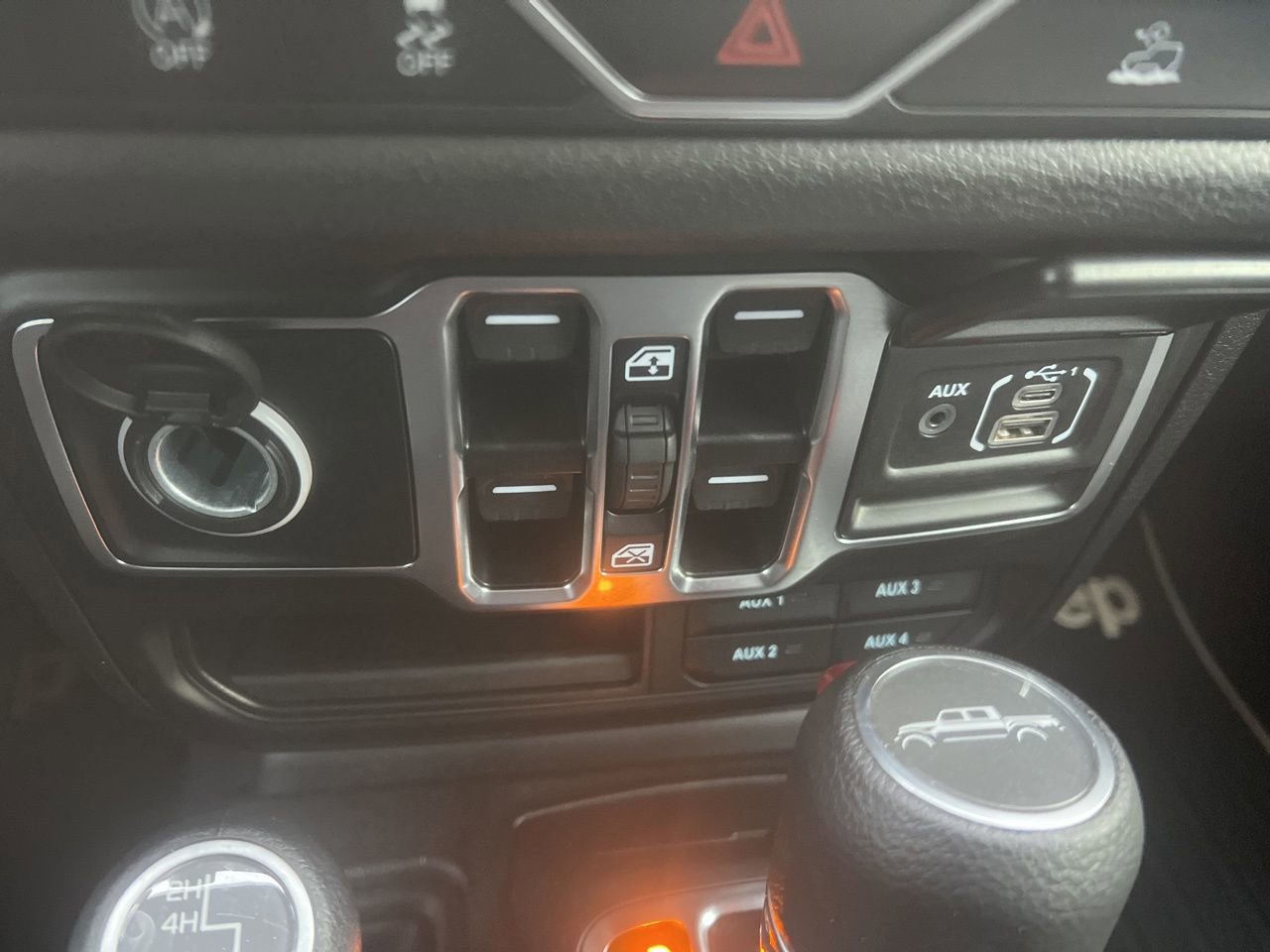 Used 2025 Jeep Gladiator Nighthawk image 29