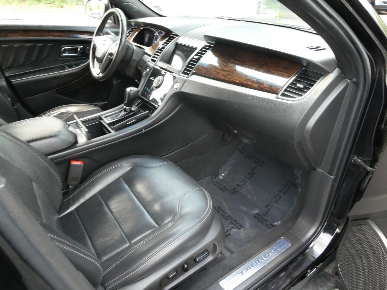 Used 2019 Ford Taurus Limited image 24