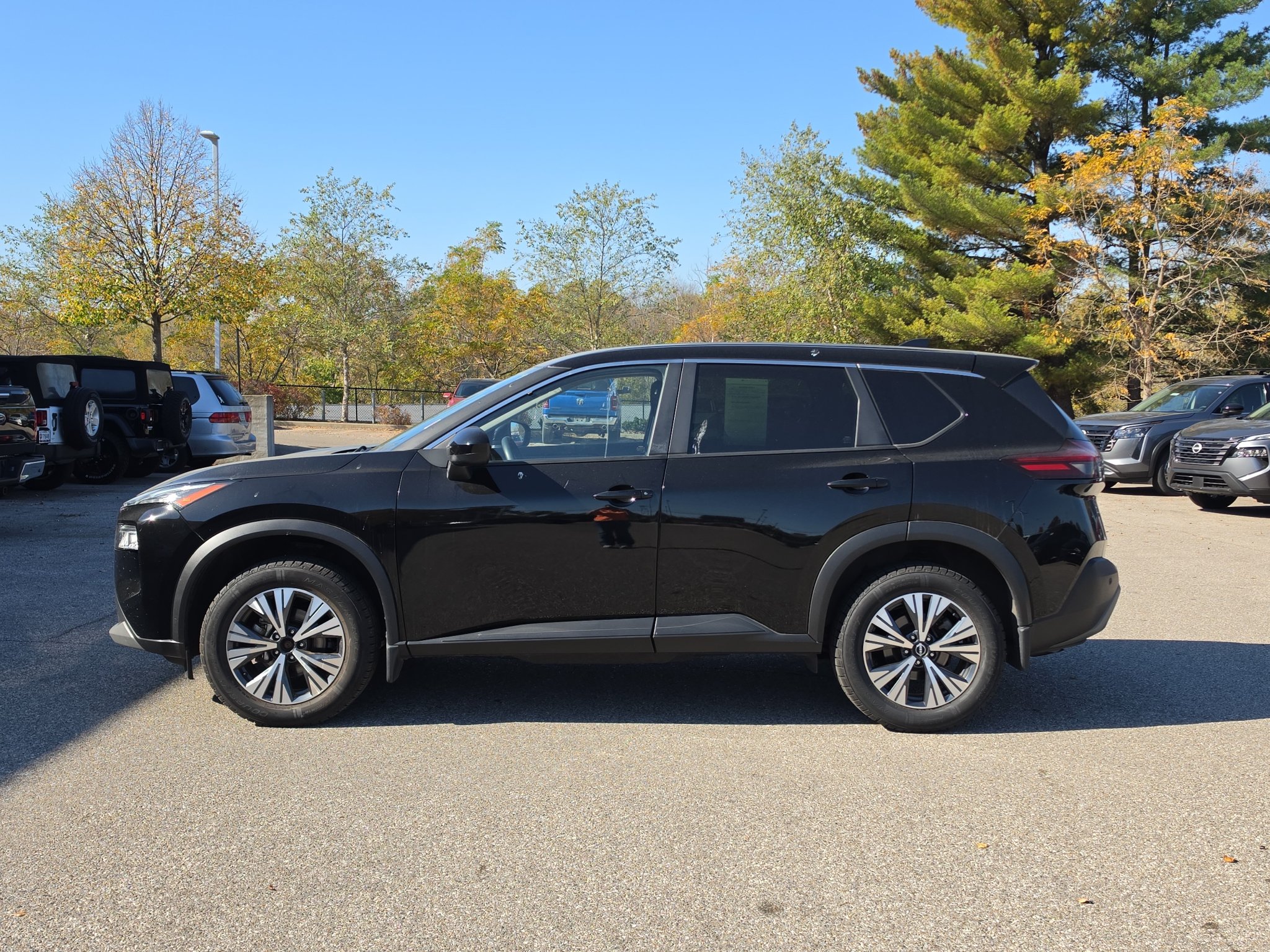 Used 2023 Nissan Rogue SV AWD/4WD image 4