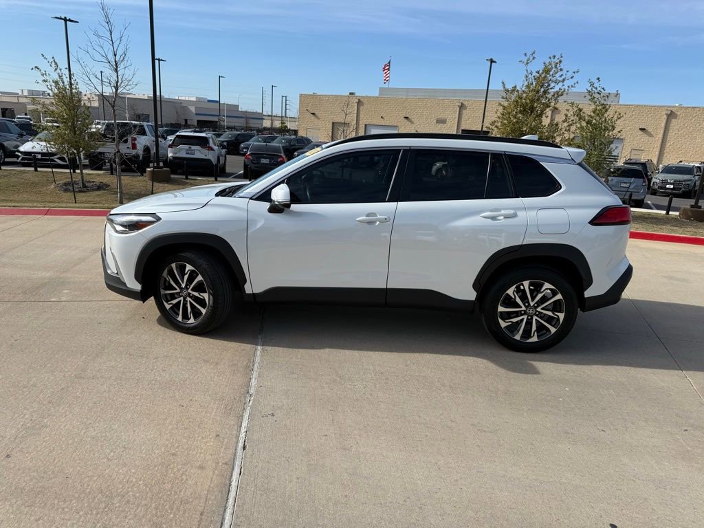 Used 2023 Toyota Corolla Cross XLE image 8