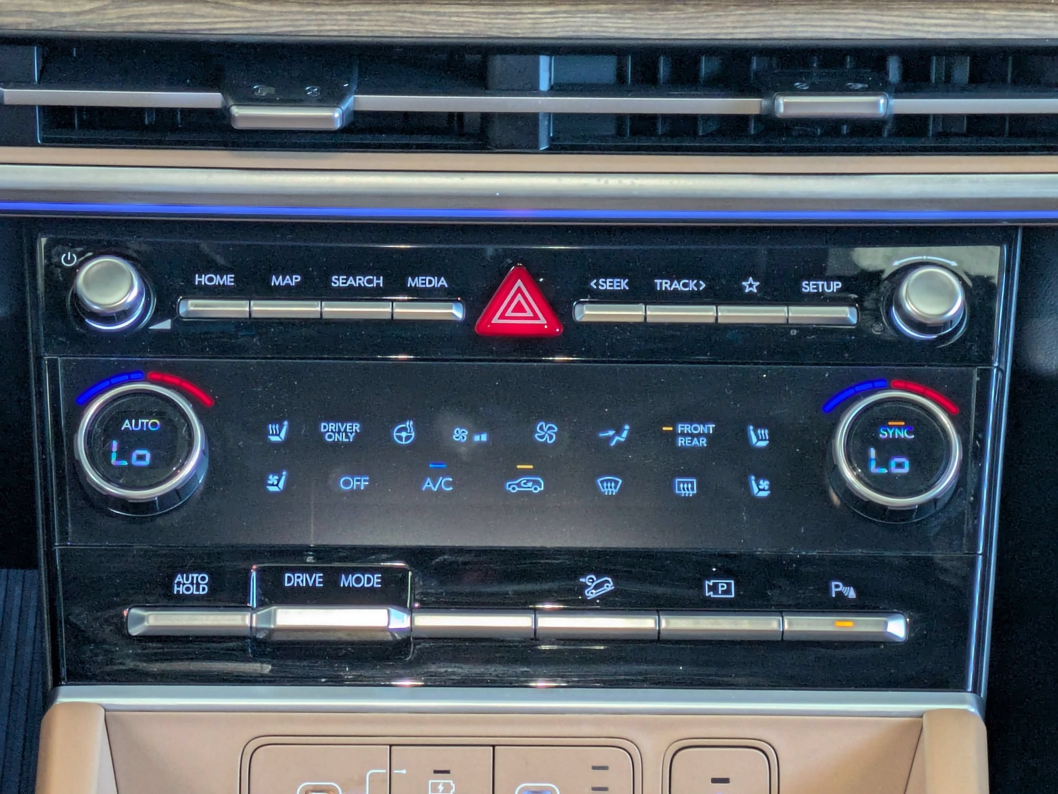 Certified 2024 Hyundai Santa Fe Limited FWD image 31