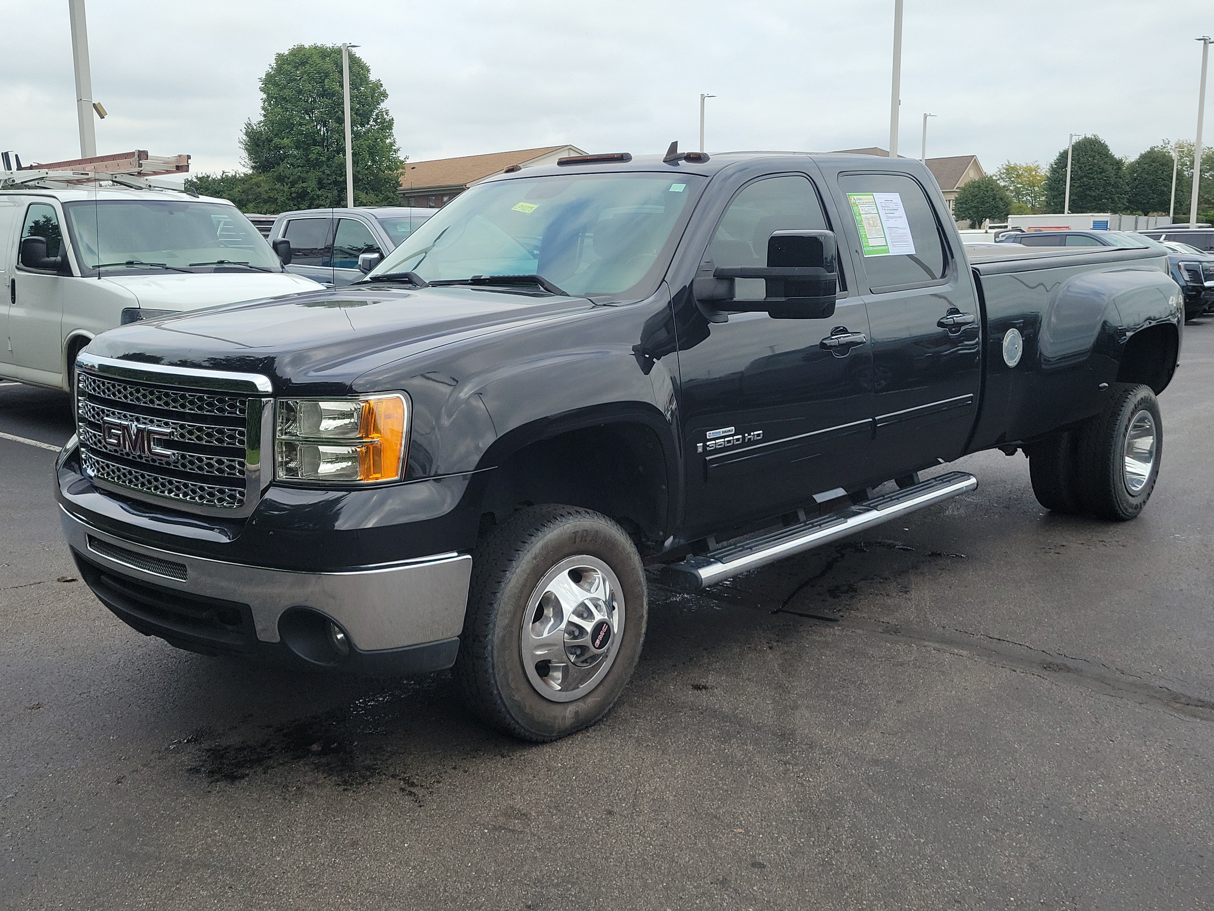 Used 2009 GMC Sierra 3500 SLT w/ SLT Convenience Package AWD/4WD image 2