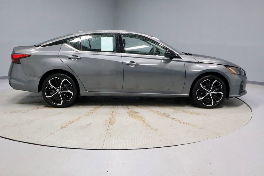 Used 2025 Nissan Altima 2.5 SR AWD/4WD image 11