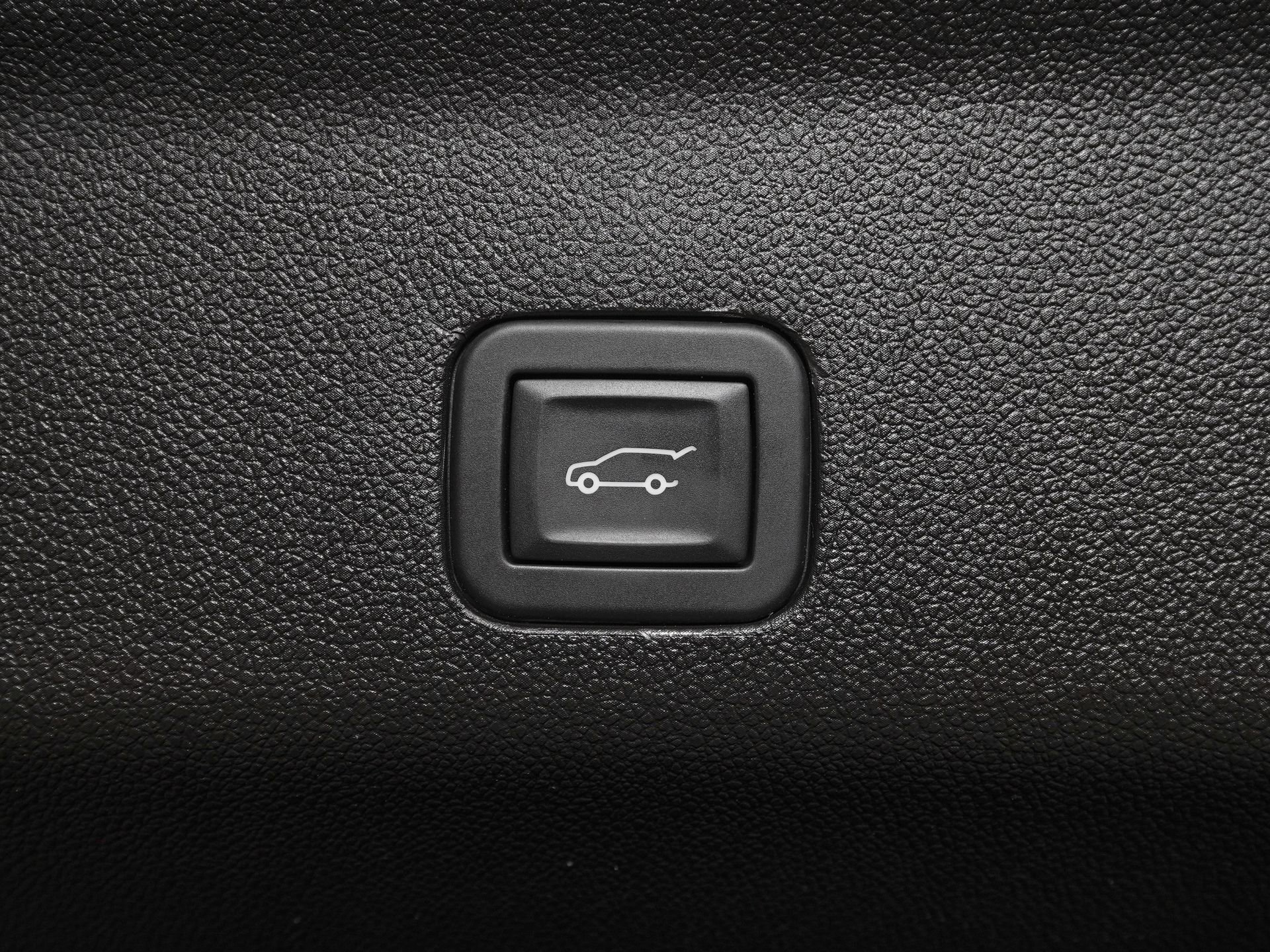 Used 2025 Cadillac Escalade Sport Platinum w/ LPO, ONYX Package AWD/4WD image 15