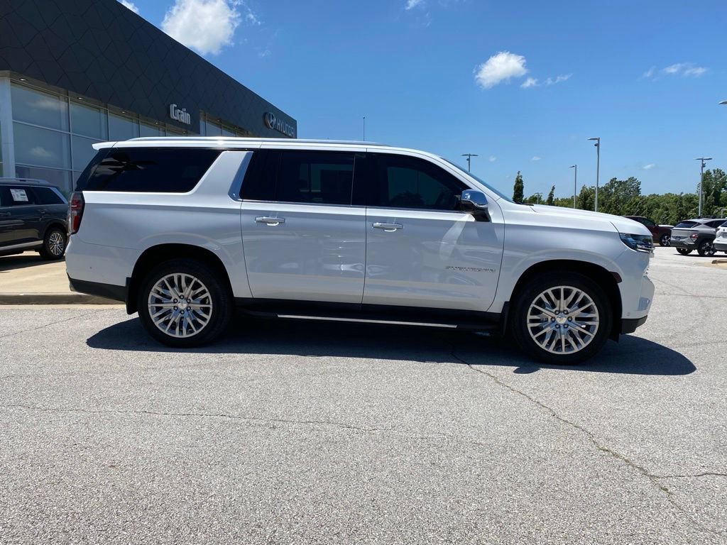 Used 2024 Chevrolet Suburban Premier w/ Advanced Technology Package AWD/4WD image 9