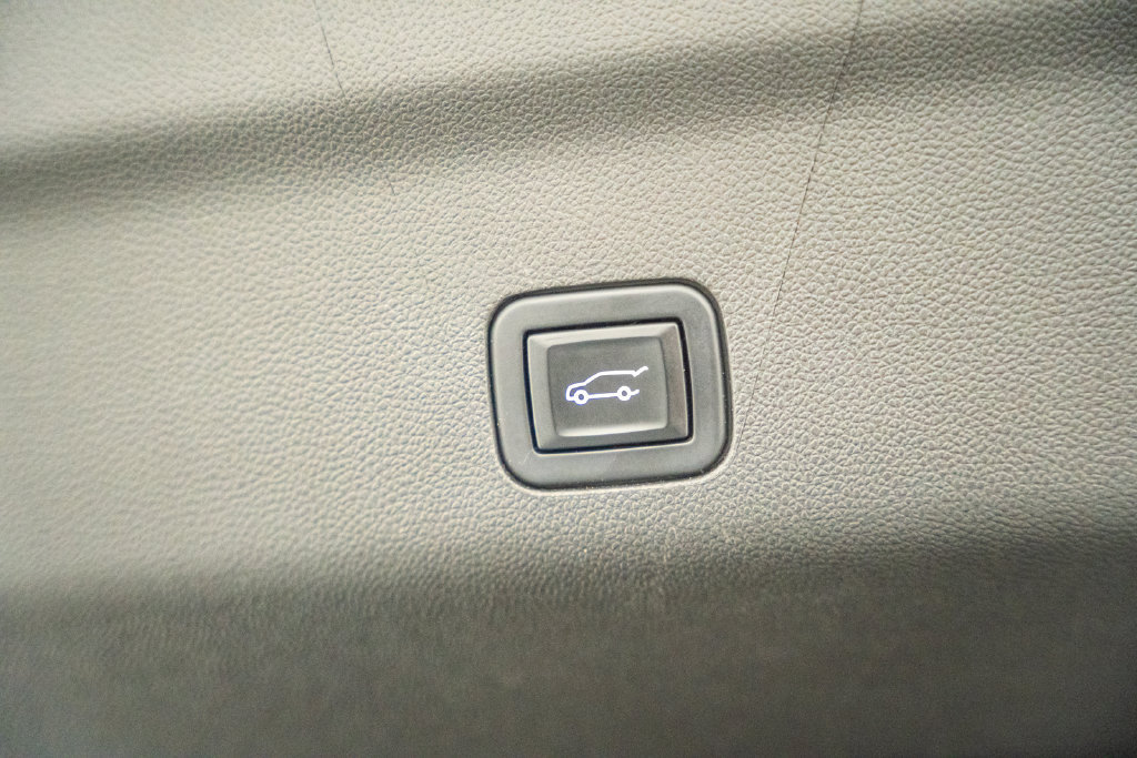 Used 2022 Chevrolet Tahoe High Country AWD/4WD image 13