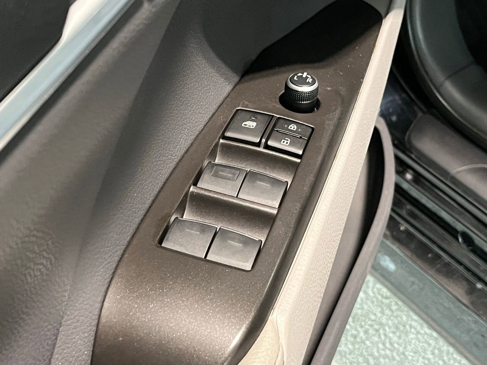Used 2023 Toyota Camry XLE AWD/4WD image 33