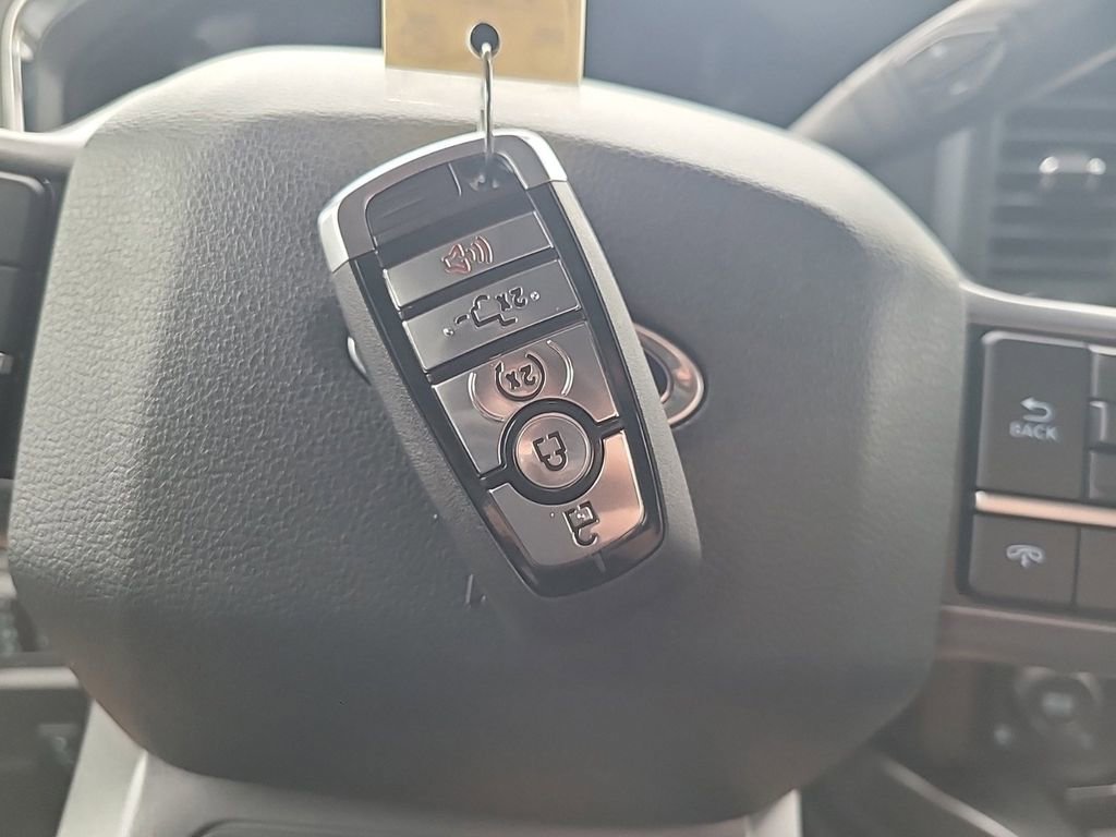 New 2025 Ford F250 Lariat w/ Lariat Ultimate Package image 32