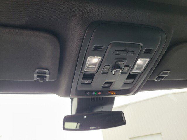 Used 2023 GMC Yukon XL SLT w/ SLT Premium Package RWD image 18