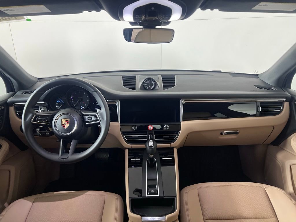 Certified 2025 Porsche Macan image 23