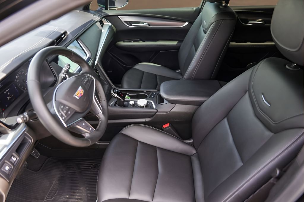 Certified 2024 Cadillac XT5 Luxury FWD image 9