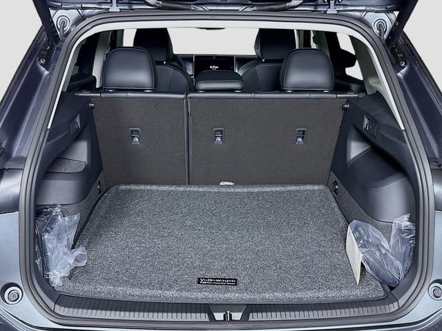 New 2025 Volkswagen Tiguan SE image 28