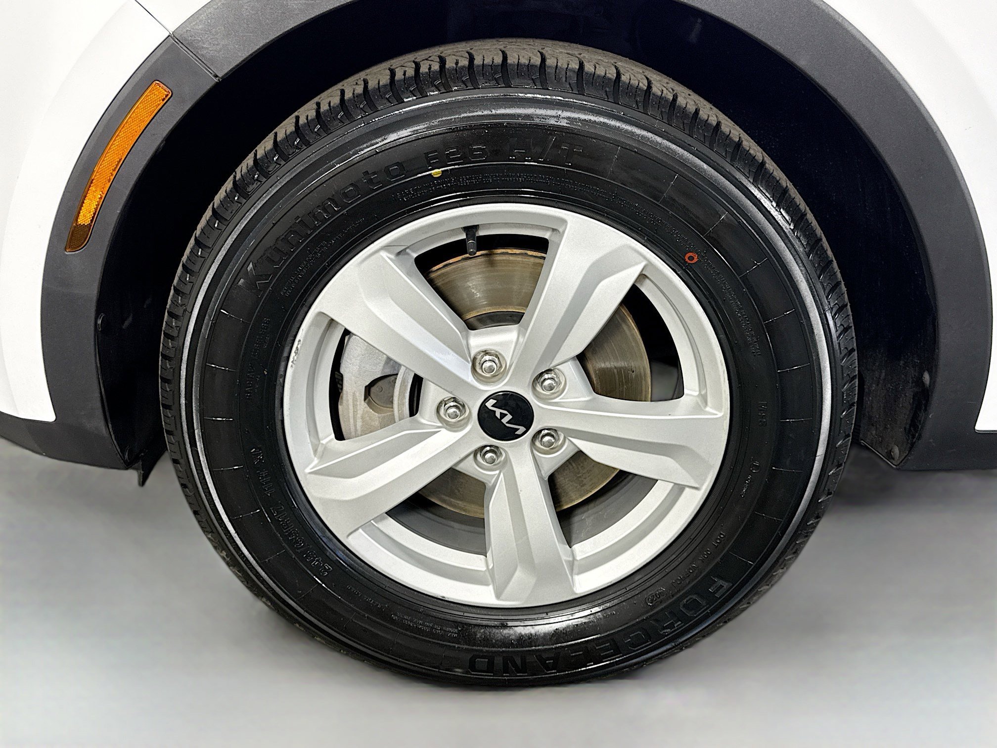 Used 2023 Kia Sorento LX FWD image 37
